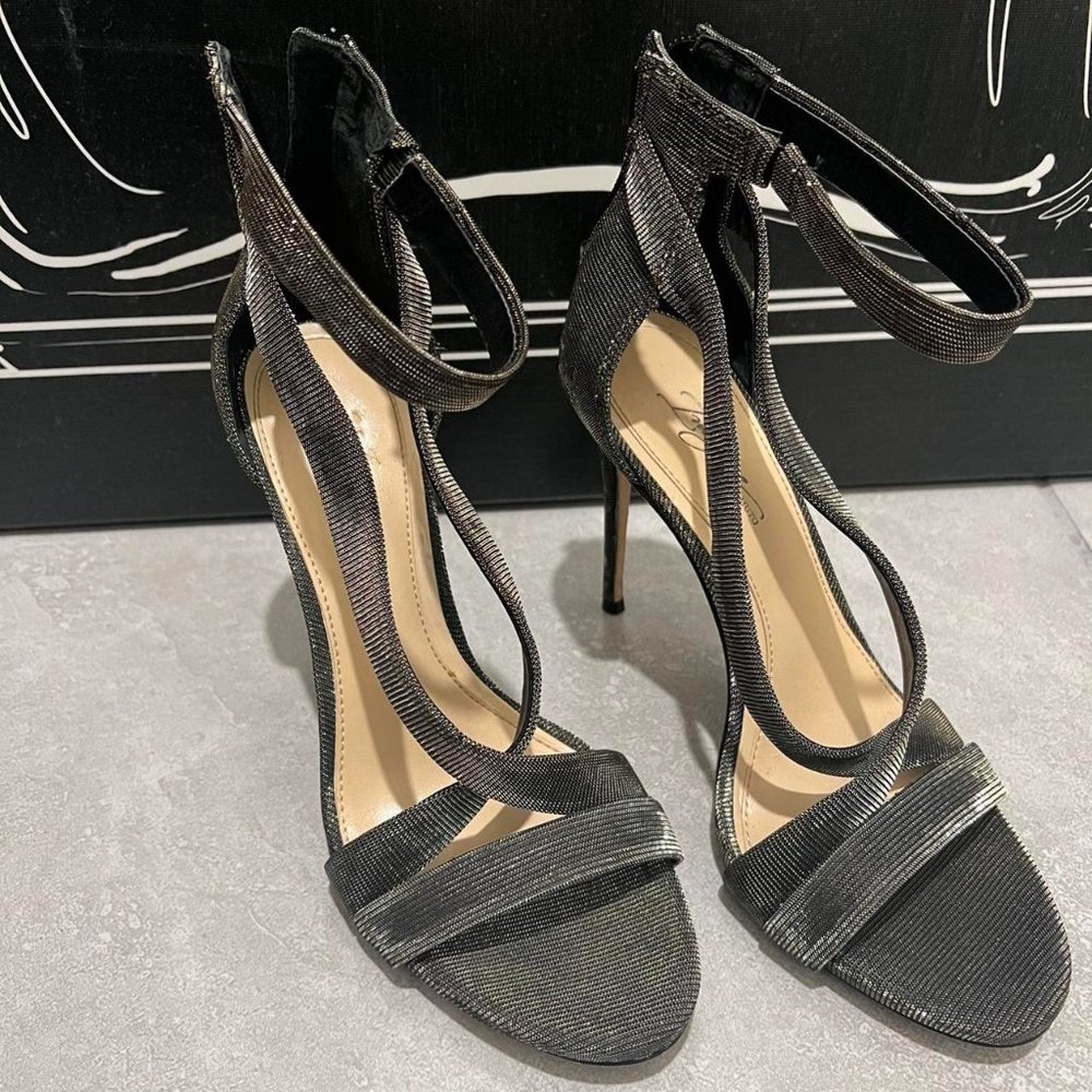 Sexy Vince camuto metallic Zip up heels